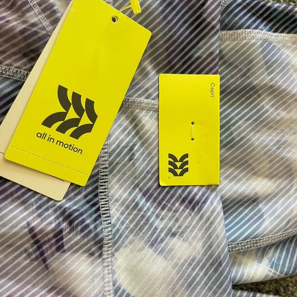 SOLD!!!! Girl’s All in Motion multi-color lilac mesh pieced pocket leggings L - Picture 3 of 4